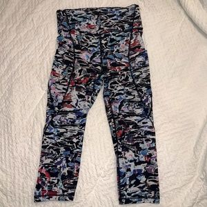 lululemon athletica brand size 6 crop leggings